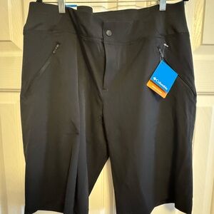 Columbia Black Cascade Highlands EXS Shorts NWT